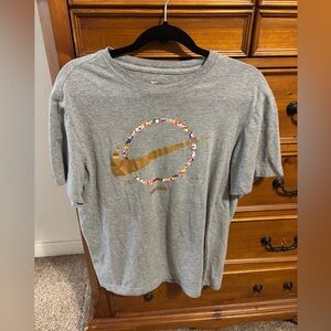 Nike Gray Short Sleeve Tee with Gold Logo